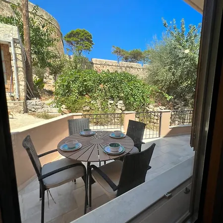 House With 60 Sqm Rooftop Terrace By The Fortezza Dom wakacyjny Retimno